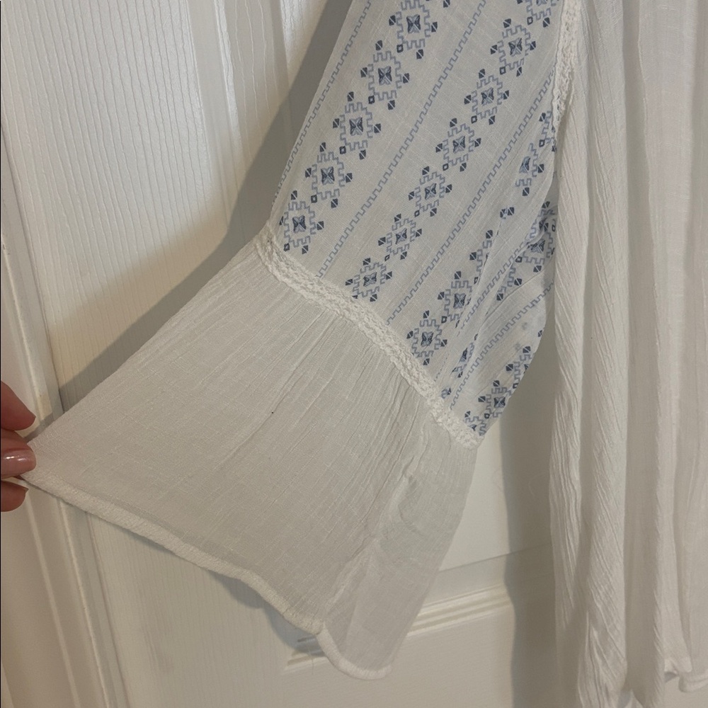 Zac & Rachel White Blouse with Blue Patterns - Picture 3 of 5